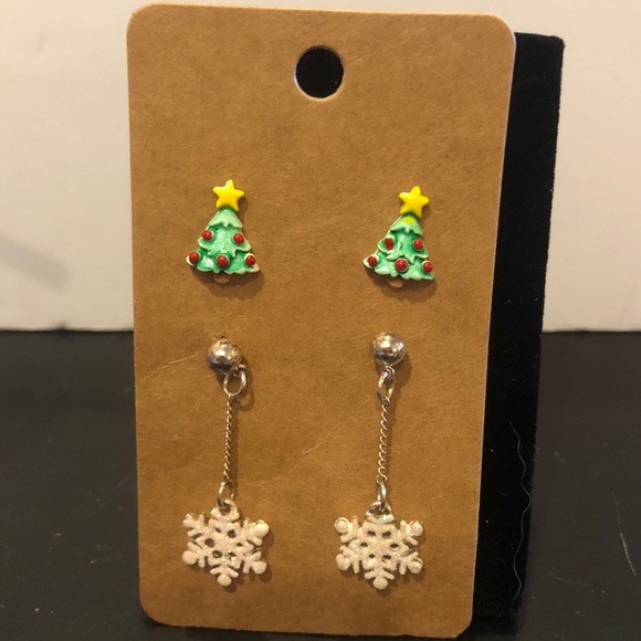 Set of 2 Christmas Earrings- silver tone post, trees & snowflakes - Picture 4 of 12